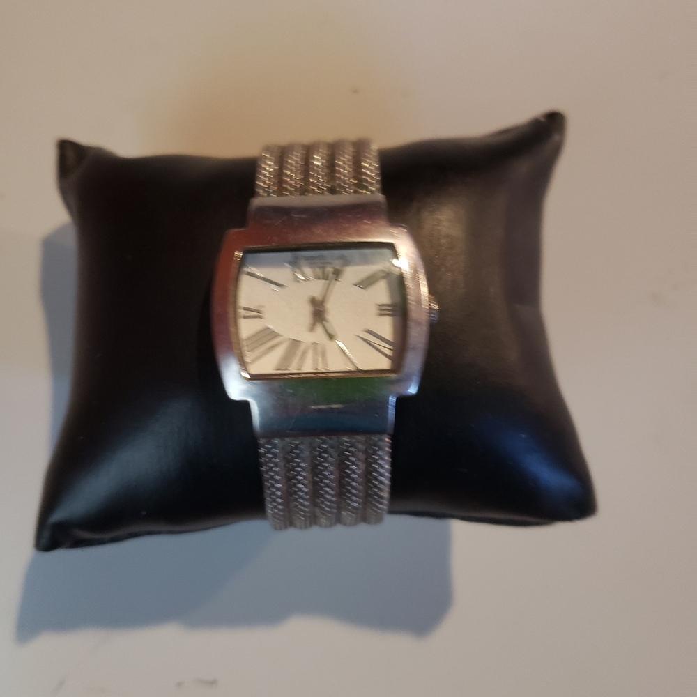 KENNETH COLE NY STAINLESS STEEL WOMEN'S MESH BAND WATCH NEW BATTERY